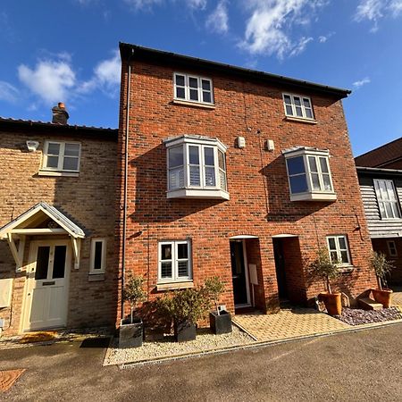 Stylish 3 Bedroom Townhouse For 5 Guests, Set In The Medieval Grid With Off Street Parking Bury St. Edmunds Екстериор снимка