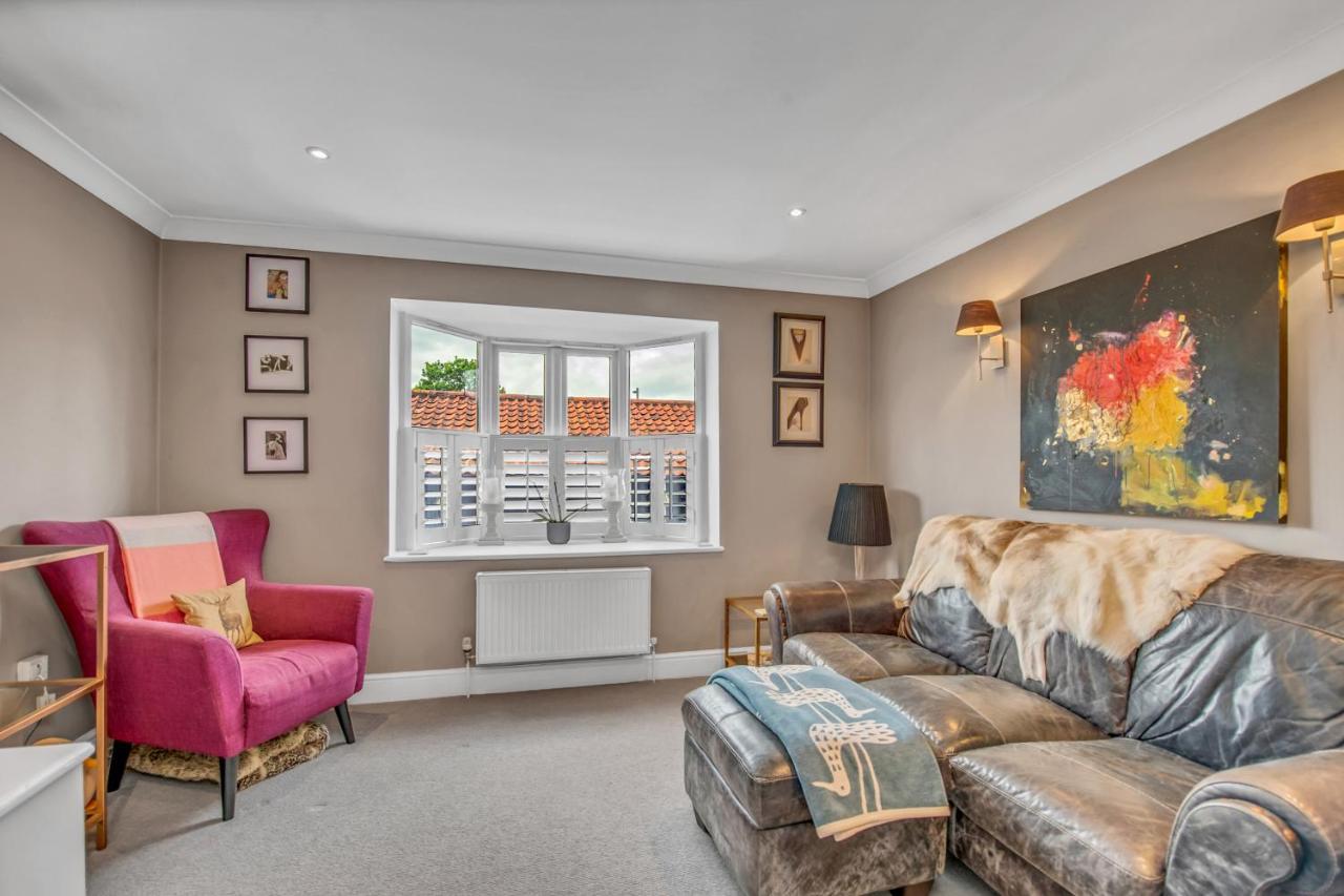 Stylish 3 Bedroom Townhouse For 5 Guests, Set In The Medieval Grid With Off Street Parking Bury St. Edmunds Екстериор снимка