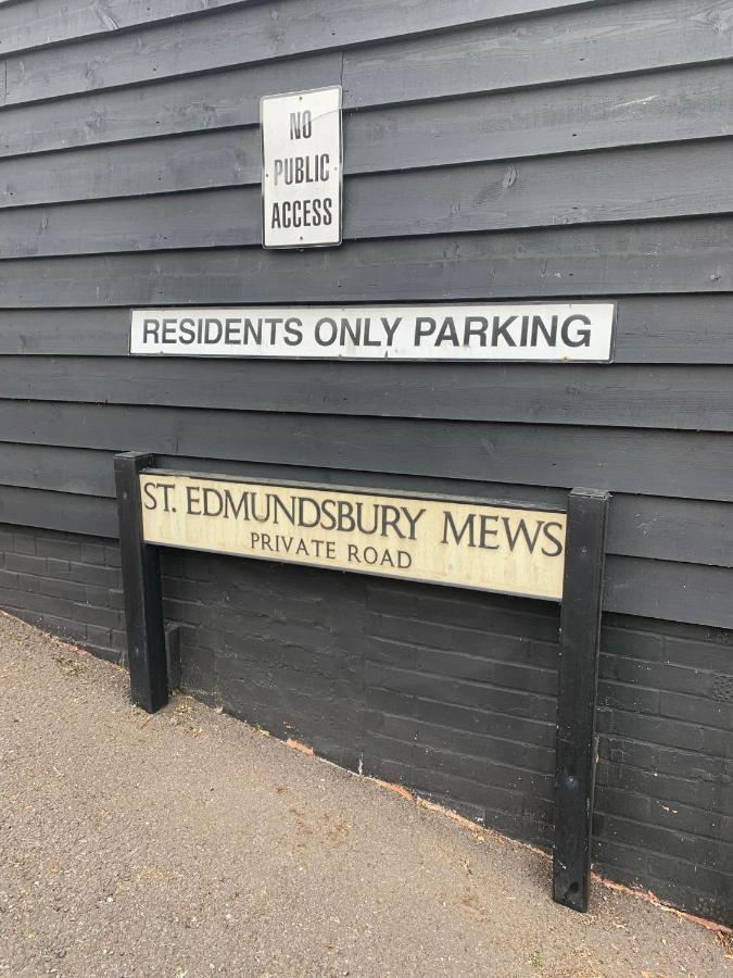 Stylish 3 Bedroom Townhouse For 5 Guests, Set In The Medieval Grid With Off Street Parking Bury St. Edmunds Екстериор снимка