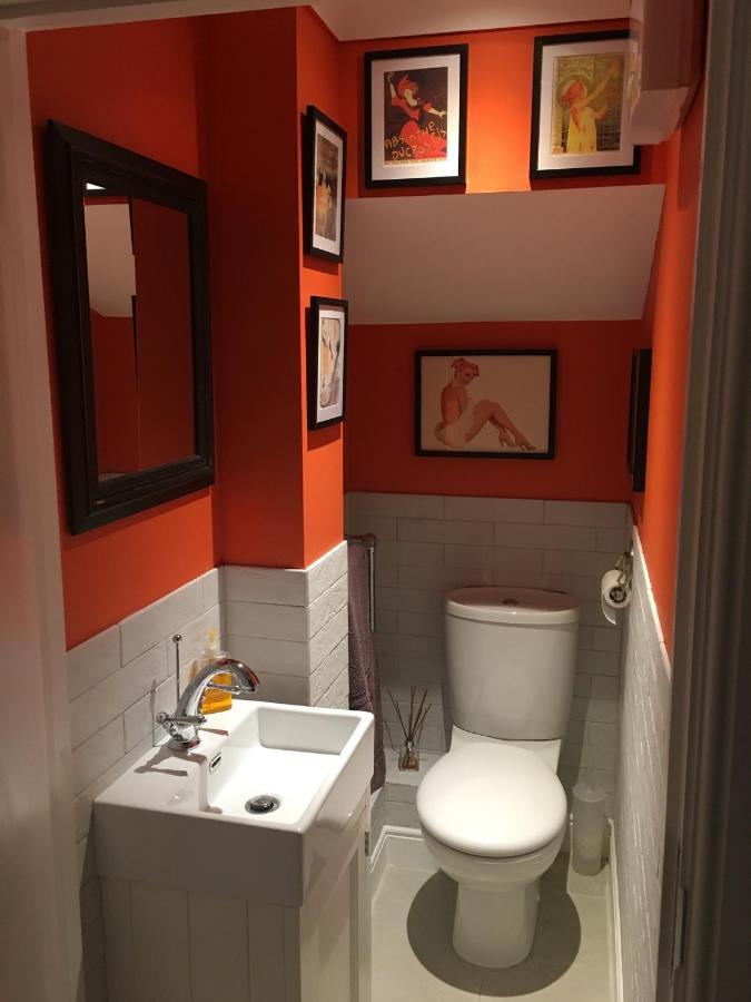 Stylish 3 Bedroom Townhouse For 5 Guests, Set In The Medieval Grid With Off Street Parking Bury St. Edmunds Екстериор снимка