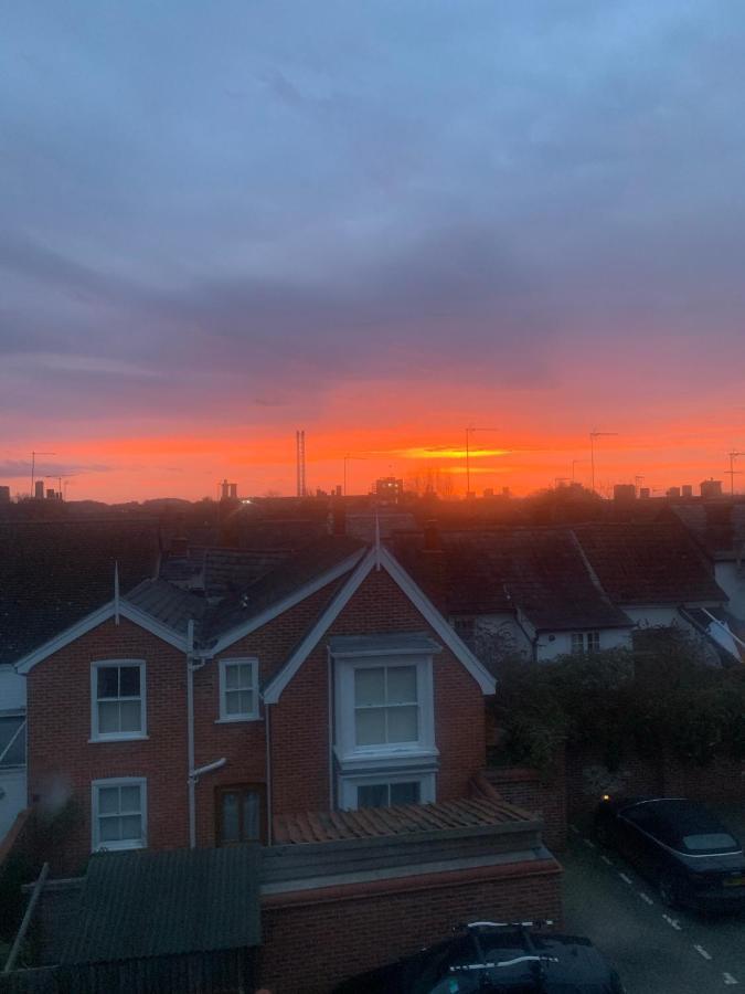 Stylish 3 Bedroom Townhouse For 5 Guests, Set In The Medieval Grid With Off Street Parking Bury St. Edmunds Екстериор снимка