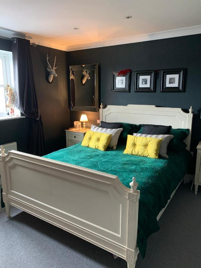 Stylish 3 Bedroom Townhouse For 5 Guests, Set In The Medieval Grid With Off Street Parking Bury St. Edmunds Екстериор снимка