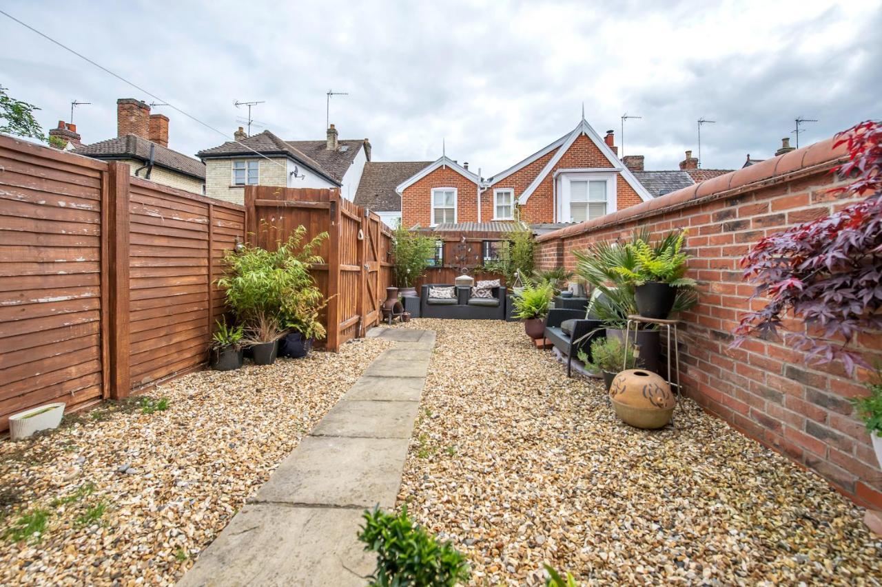 Stylish 3 Bedroom Townhouse For 5 Guests, Set In The Medieval Grid With Off Street Parking Bury St. Edmunds Екстериор снимка