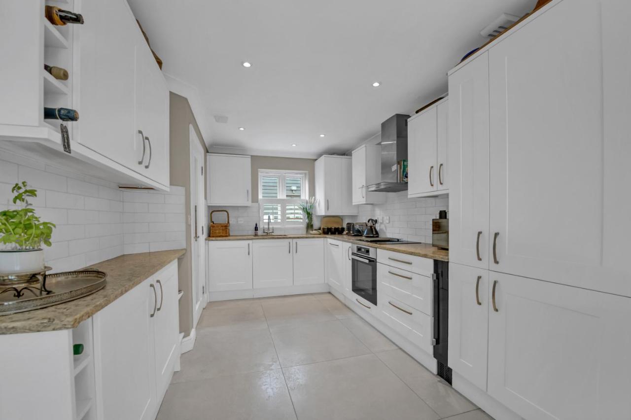 Stylish 3 Bedroom Townhouse For 5 Guests, Set In The Medieval Grid With Off Street Parking Bury St. Edmunds Екстериор снимка