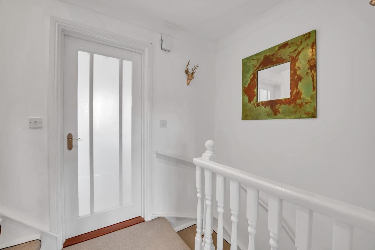 Stylish 3 Bedroom Townhouse For 5 Guests, Set In The Medieval Grid With Off Street Parking Bury St. Edmunds Екстериор снимка