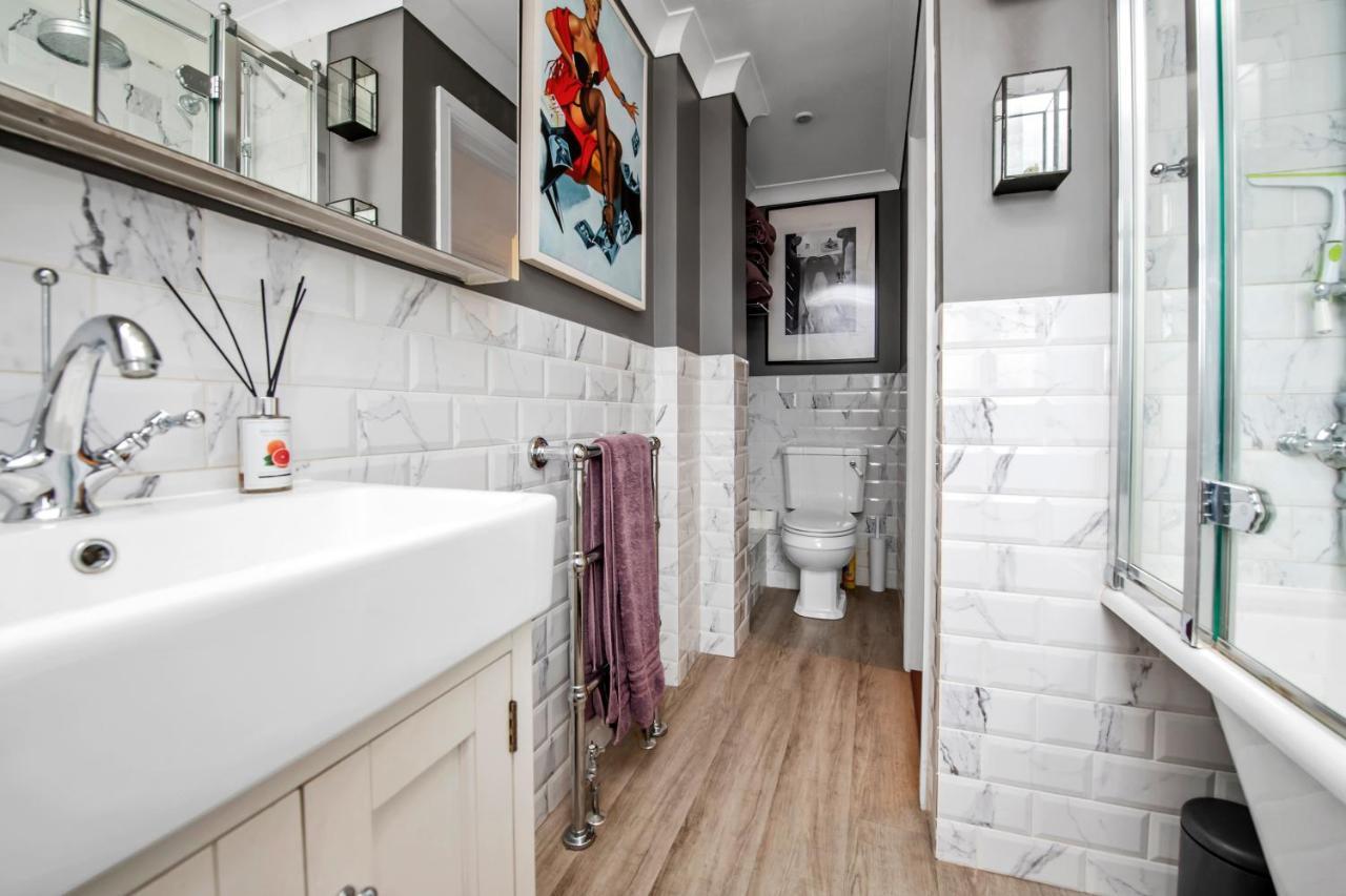 Stylish 3 Bedroom Townhouse For 5 Guests, Set In The Medieval Grid With Off Street Parking Bury St. Edmunds Екстериор снимка