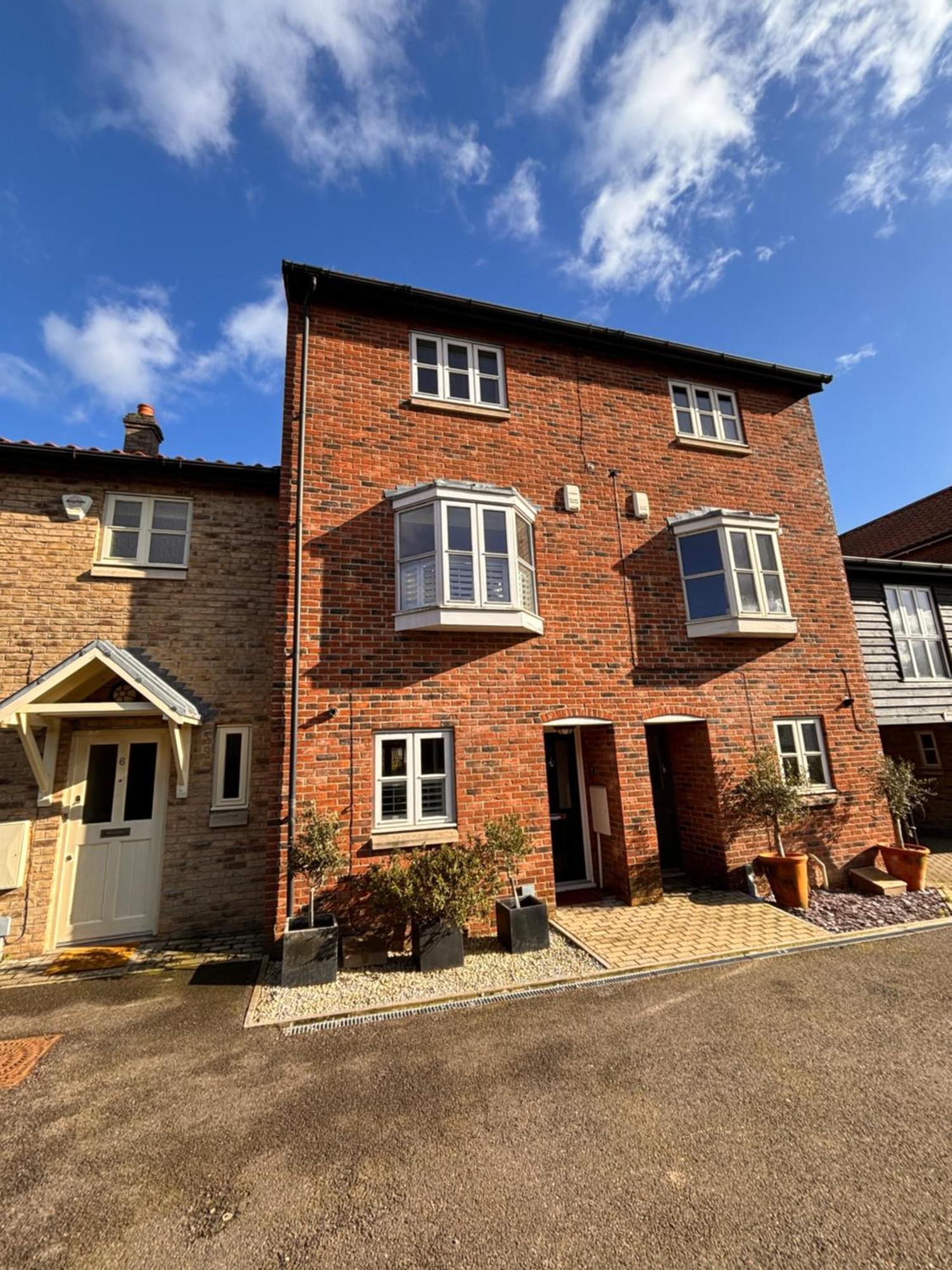Stylish 3 Bedroom Townhouse For 5 Guests, Set In The Medieval Grid With Off Street Parking Bury St. Edmunds Екстериор снимка